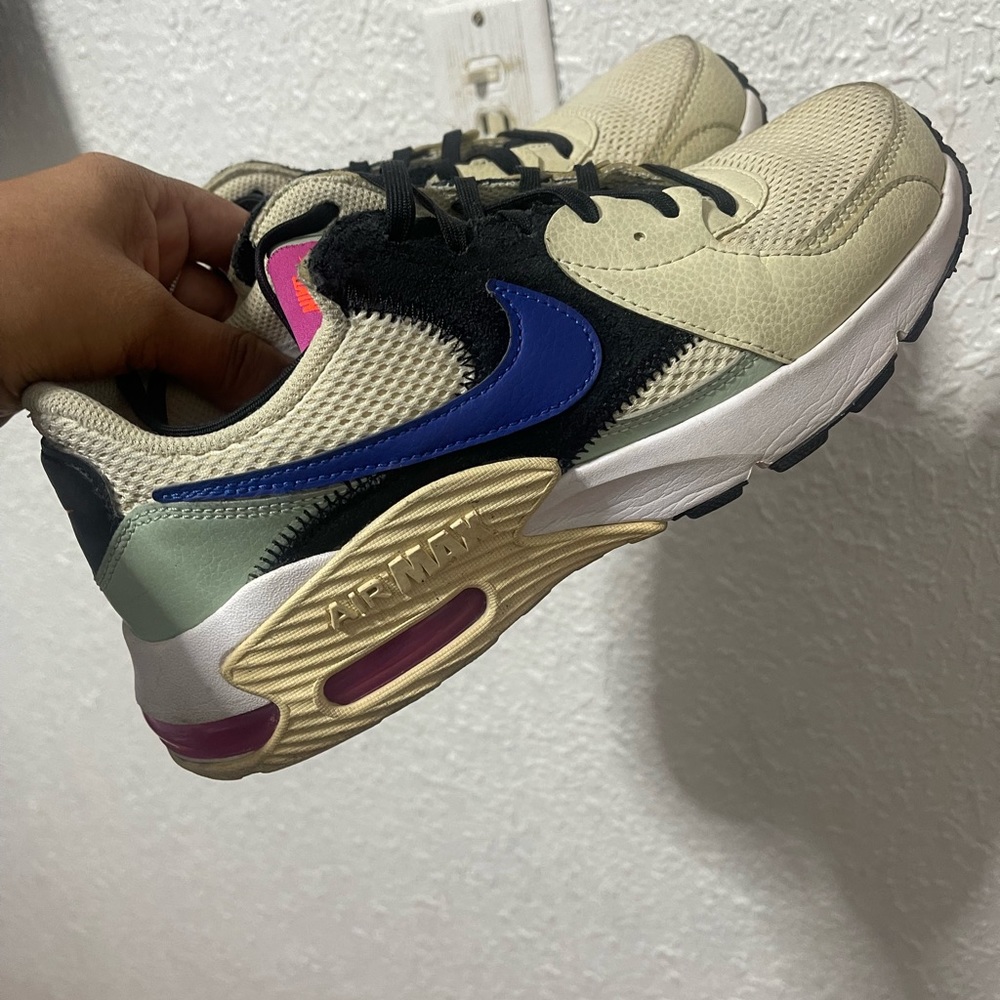 Max air Nikes